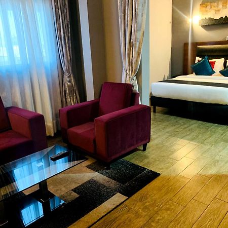 Yaoundé La Rochelle Hotel מראה חיצוני תמונה