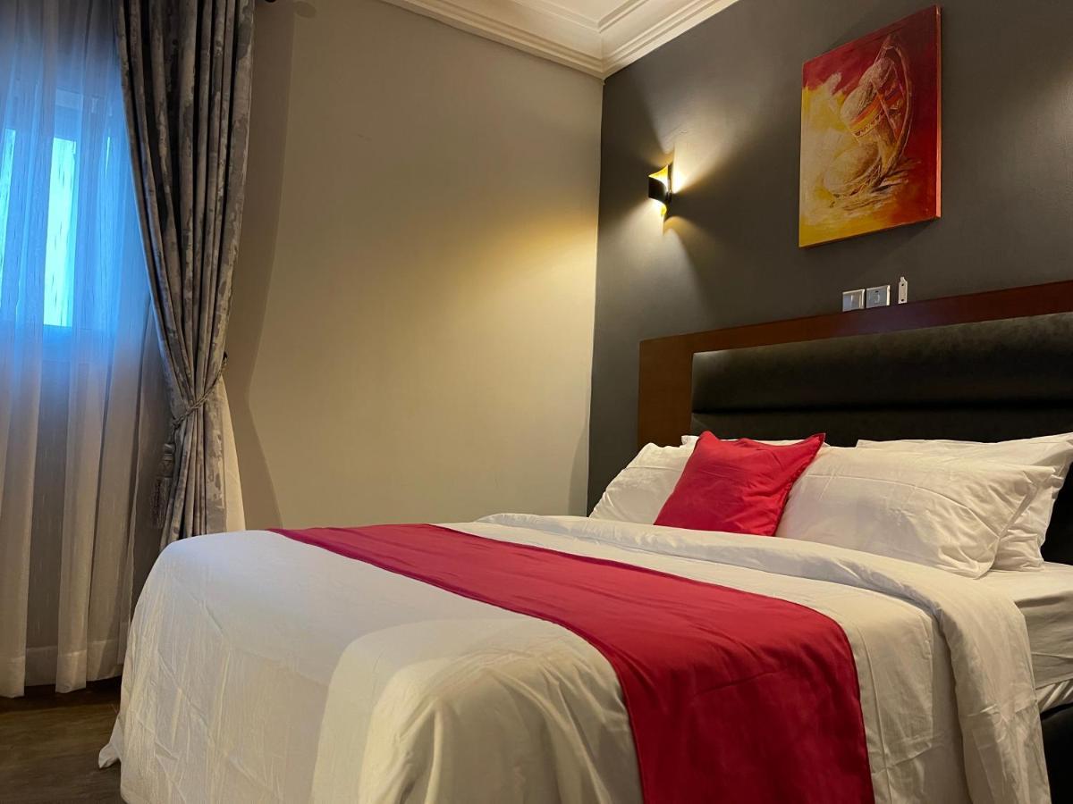 Yaoundé La Rochelle Hotel מראה חיצוני תמונה