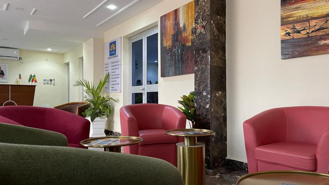 Yaoundé La Rochelle Hotel מראה חיצוני תמונה
