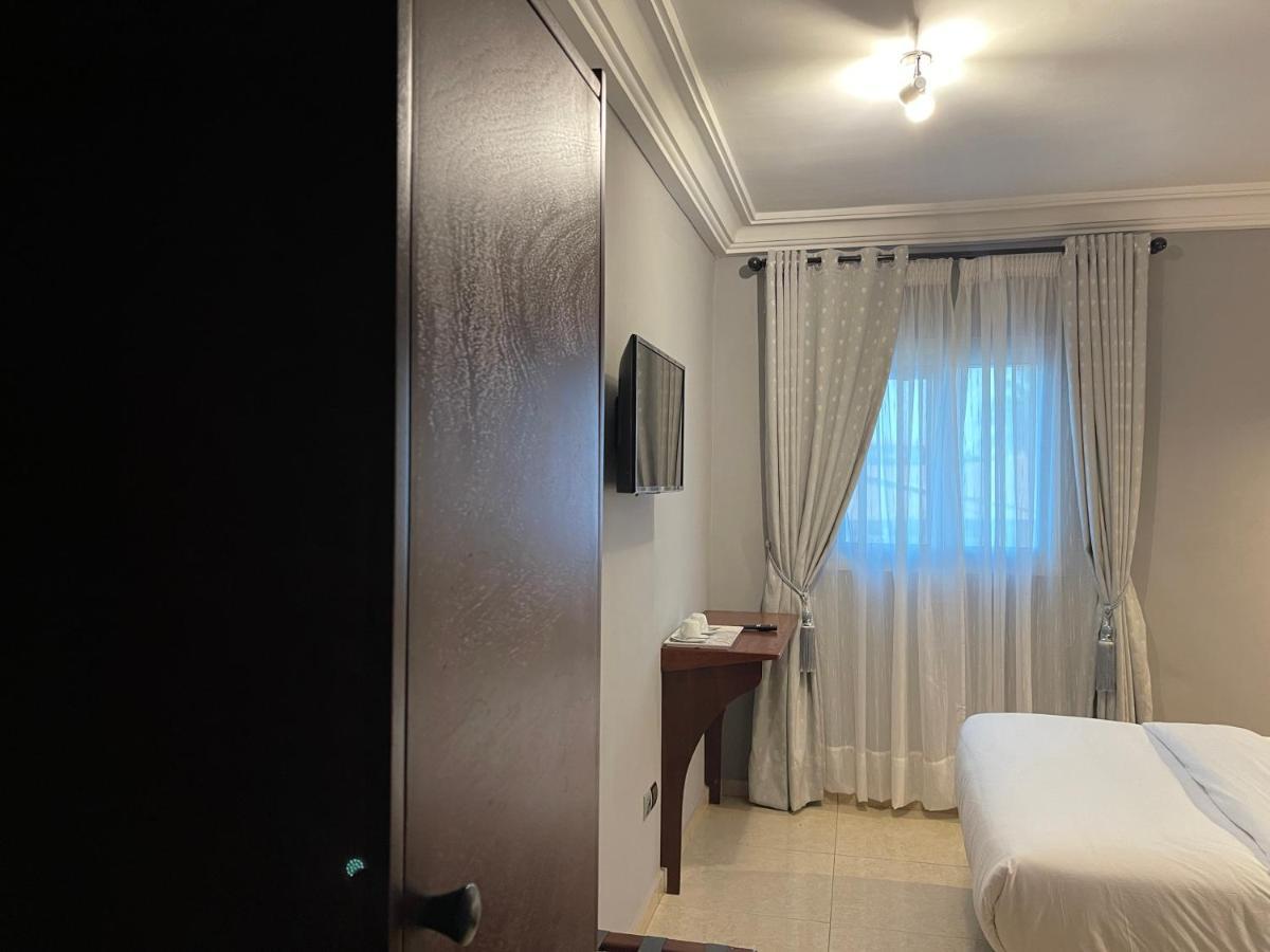 Yaoundé La Rochelle Hotel מראה חיצוני תמונה