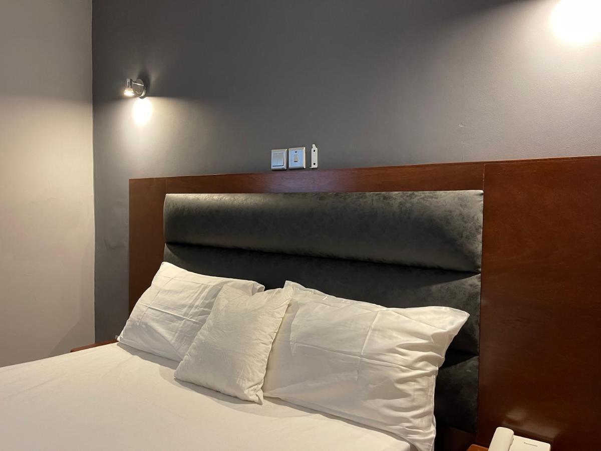 Yaoundé La Rochelle Hotel מראה חיצוני תמונה