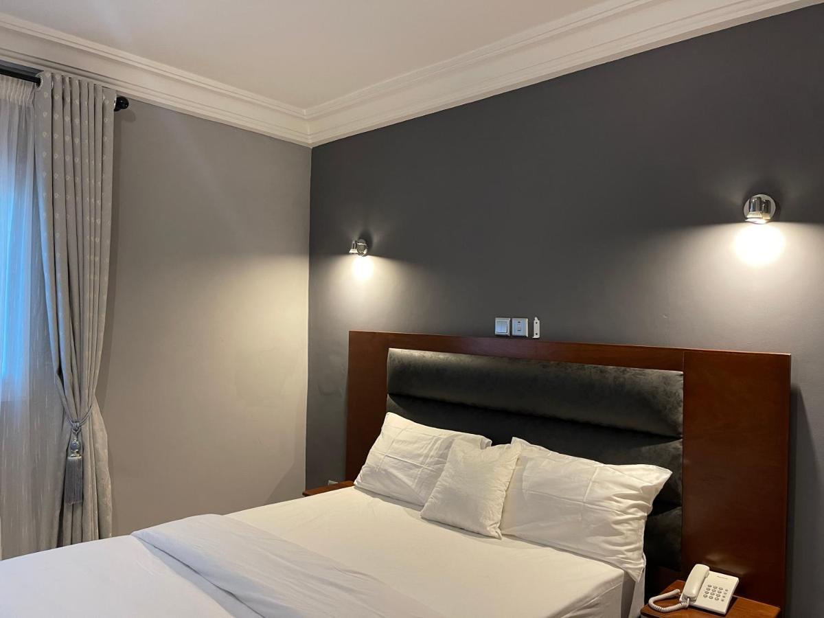 Yaoundé La Rochelle Hotel מראה חיצוני תמונה