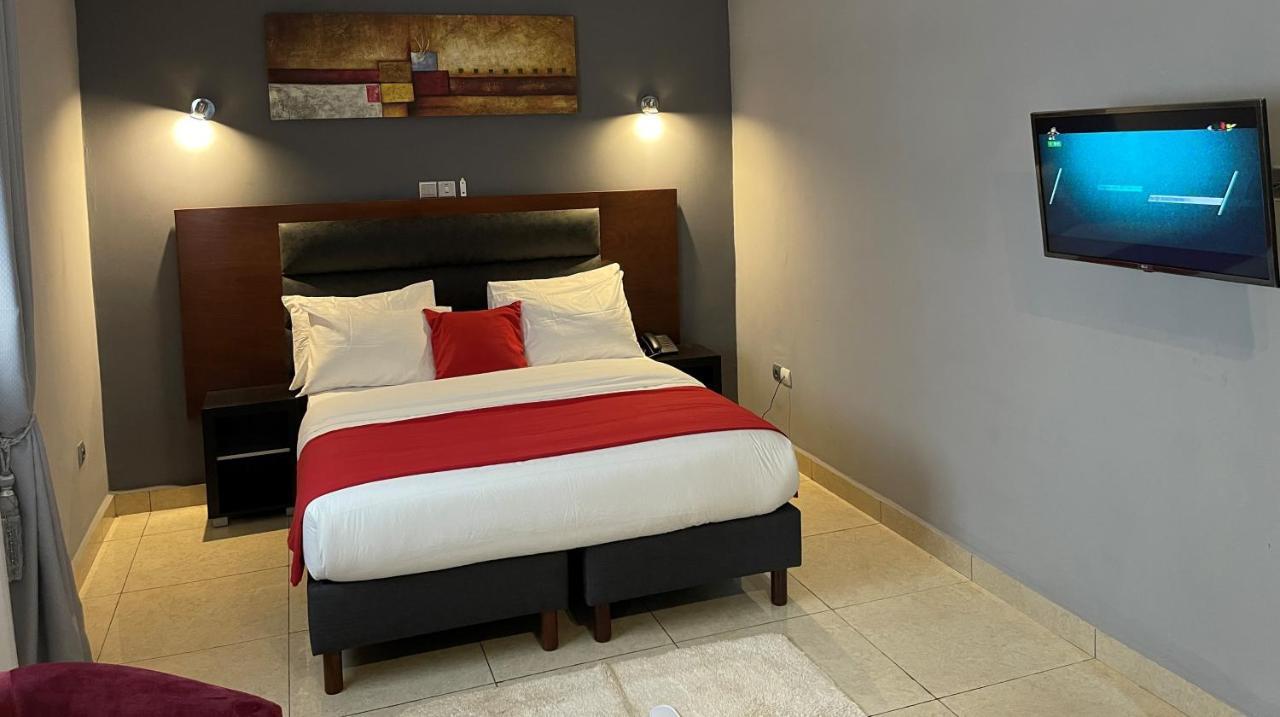 Yaoundé La Rochelle Hotel מראה חיצוני תמונה