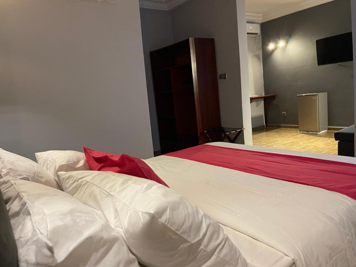 Yaoundé La Rochelle Hotel מראה חיצוני תמונה