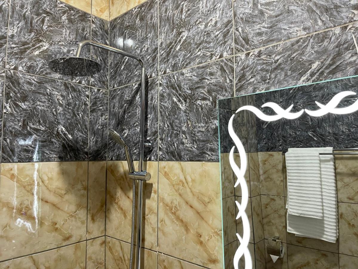 Yaoundé La Rochelle Hotel מראה חיצוני תמונה