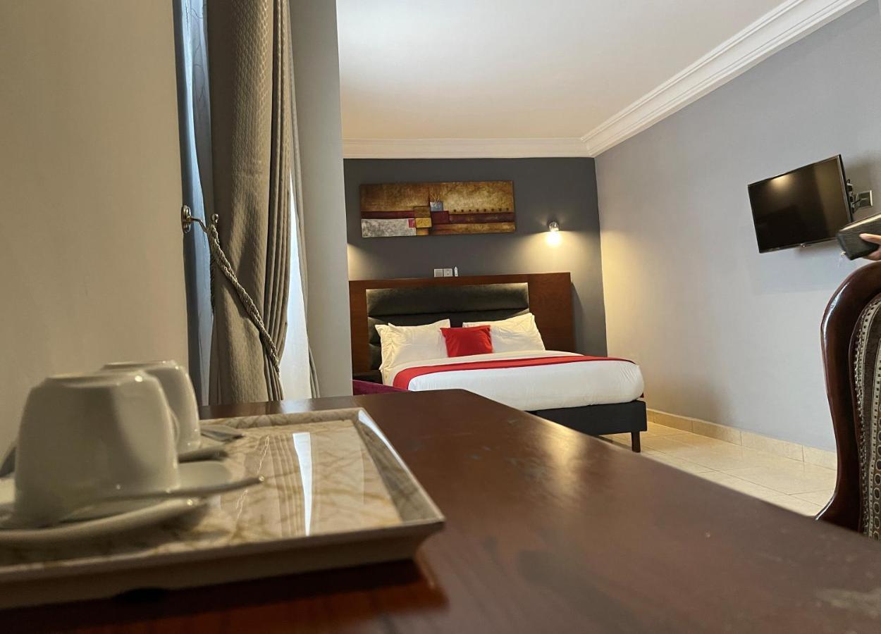 Yaoundé La Rochelle Hotel מראה חיצוני תמונה