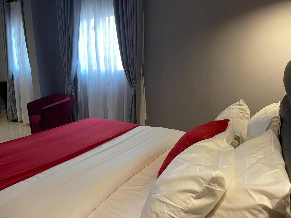 Yaoundé La Rochelle Hotel מראה חיצוני תמונה