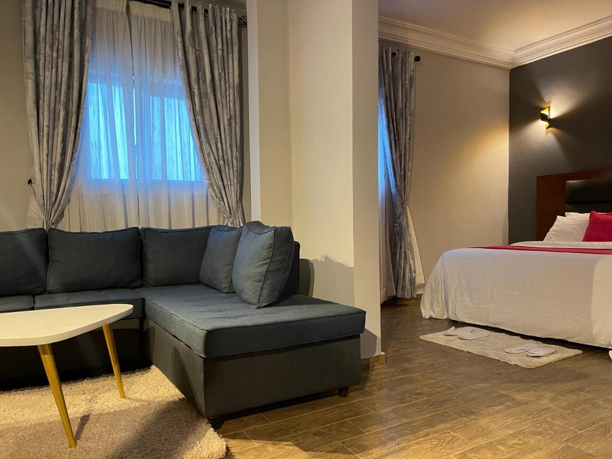 Yaoundé La Rochelle Hotel מראה חיצוני תמונה