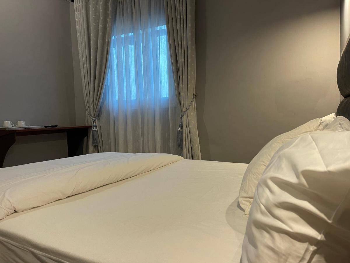 Yaoundé La Rochelle Hotel מראה חיצוני תמונה