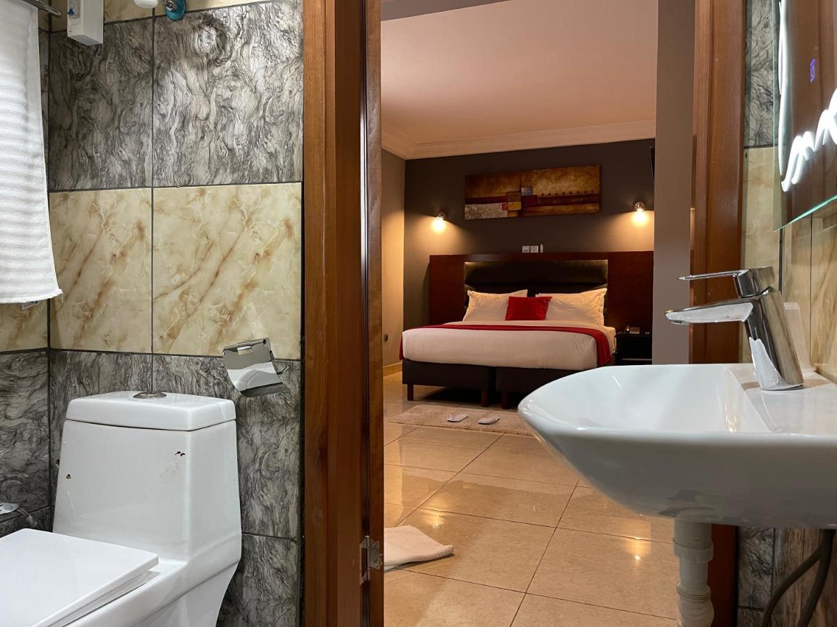 Yaoundé La Rochelle Hotel מראה חיצוני תמונה