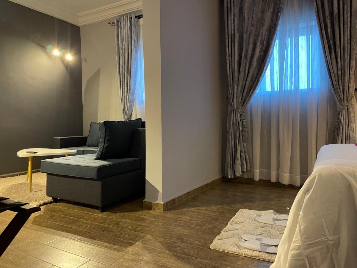 Yaoundé La Rochelle Hotel מראה חיצוני תמונה