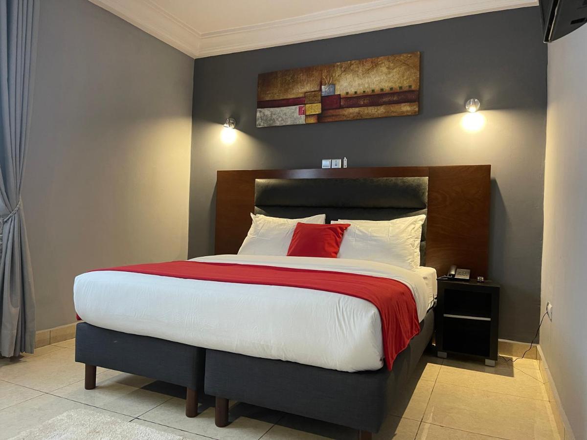Yaoundé La Rochelle Hotel מראה חיצוני תמונה