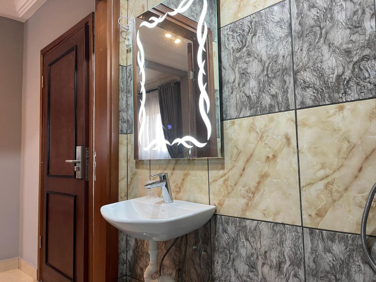 Yaoundé La Rochelle Hotel מראה חיצוני תמונה