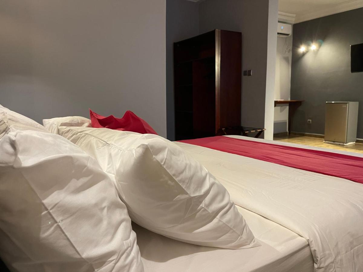 Yaoundé La Rochelle Hotel מראה חיצוני תמונה