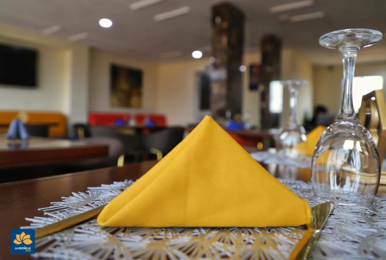 Yaoundé La Rochelle Hotel מראה חיצוני תמונה