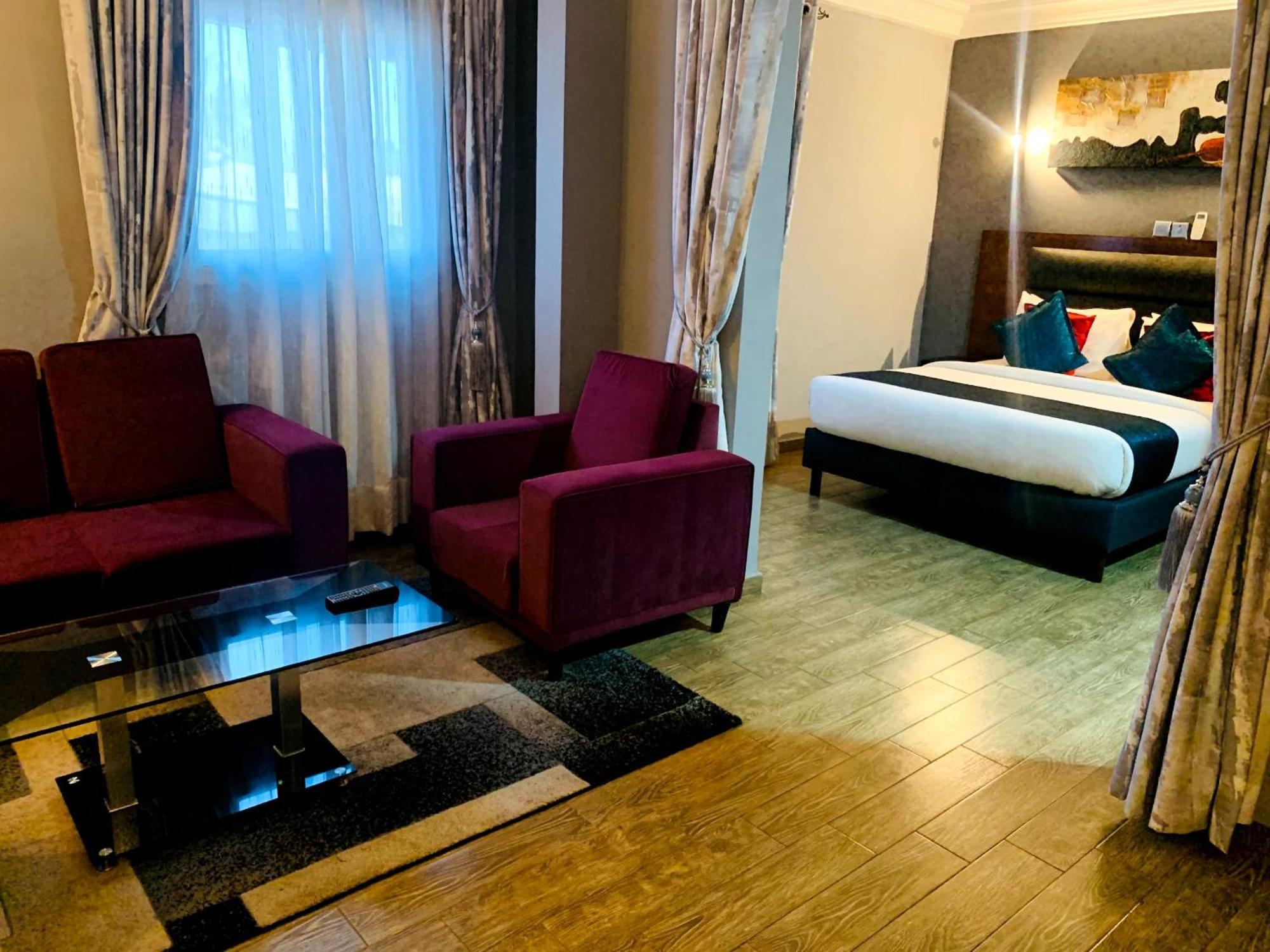 Yaoundé La Rochelle Hotel מראה חיצוני תמונה