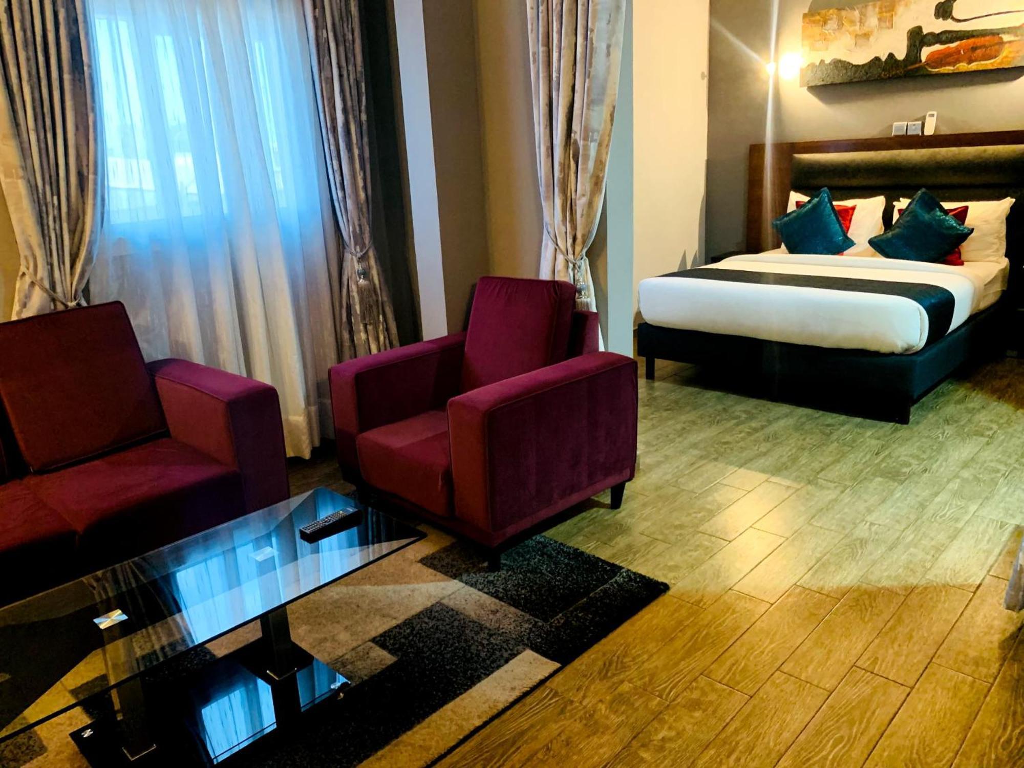 Yaoundé La Rochelle Hotel מראה חיצוני תמונה
