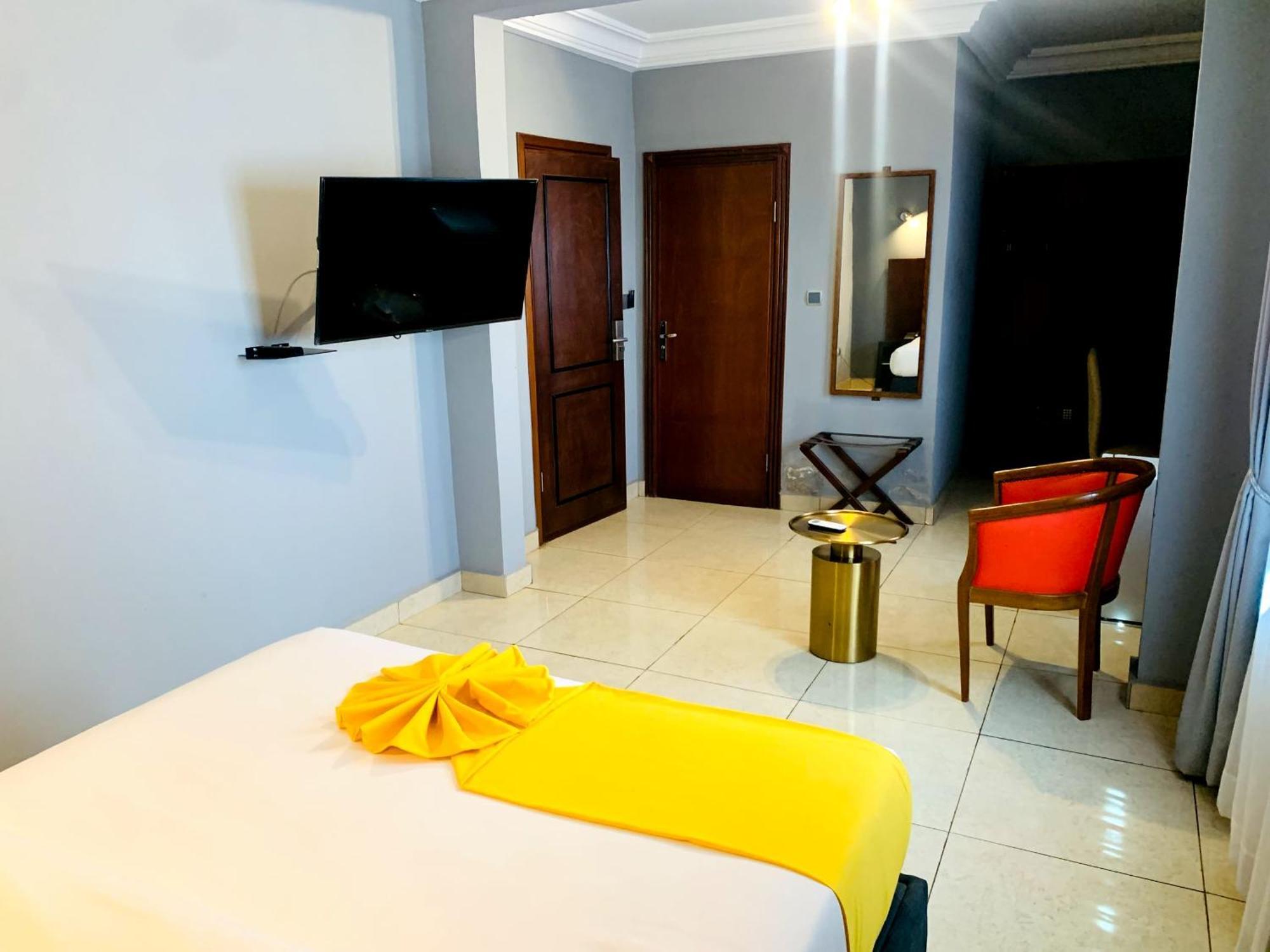 Yaoundé La Rochelle Hotel מראה חיצוני תמונה
